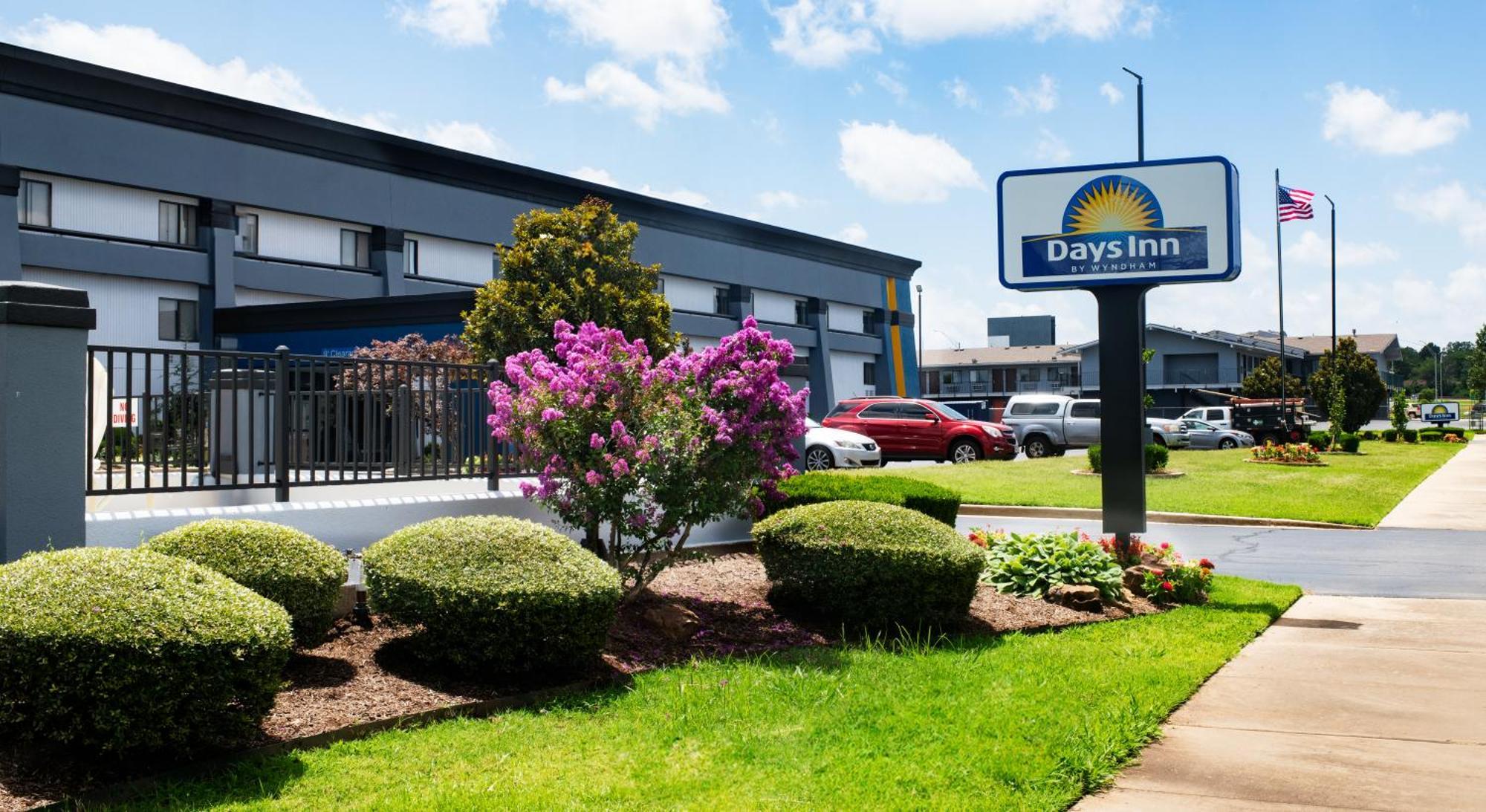 Days Inn By Wyndham Fort Smith Exterior photo
