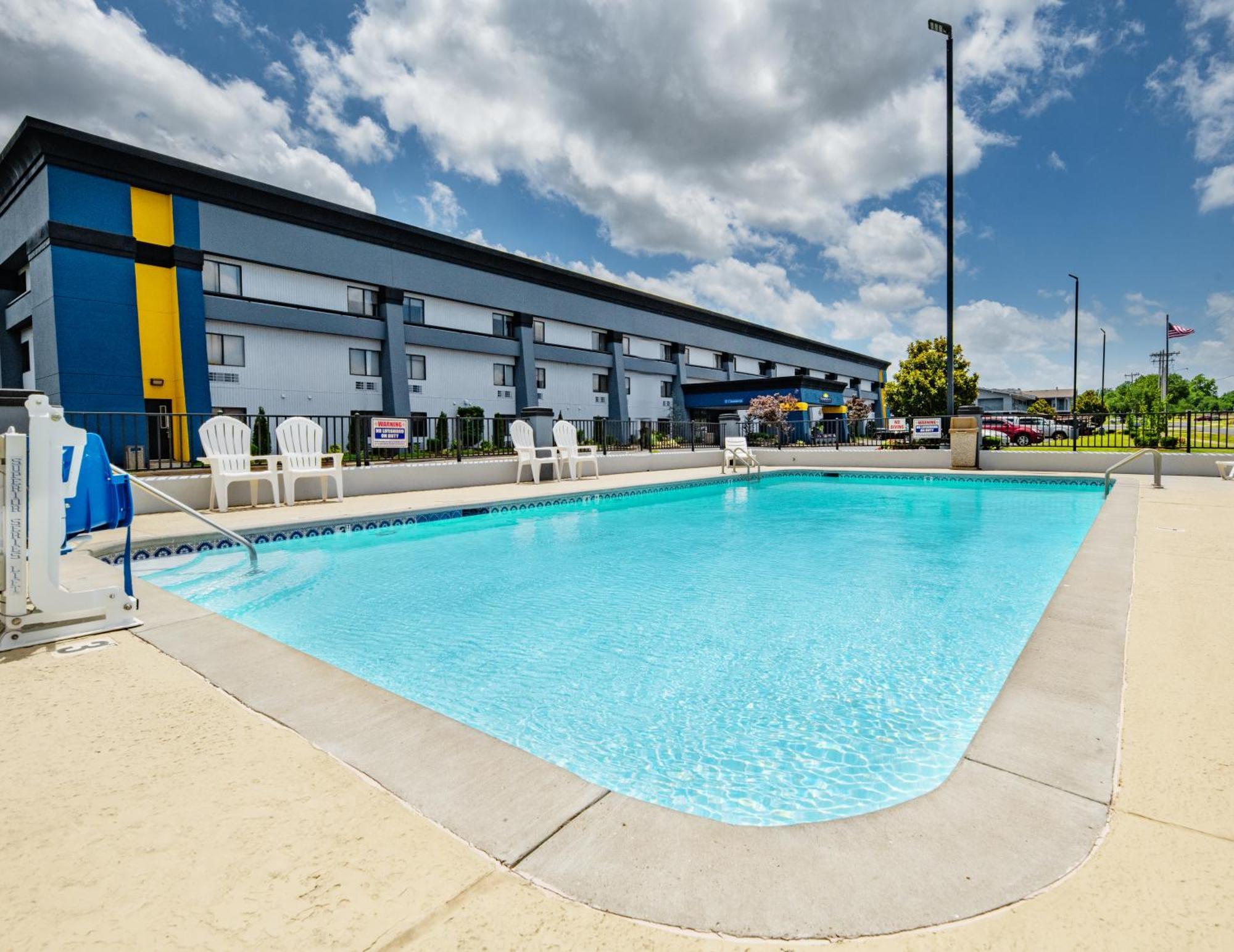 Days Inn By Wyndham Fort Smith Exterior photo